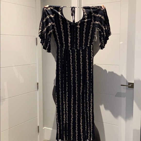 Super cute bohemian style flowy dress - Picture 2 of 4